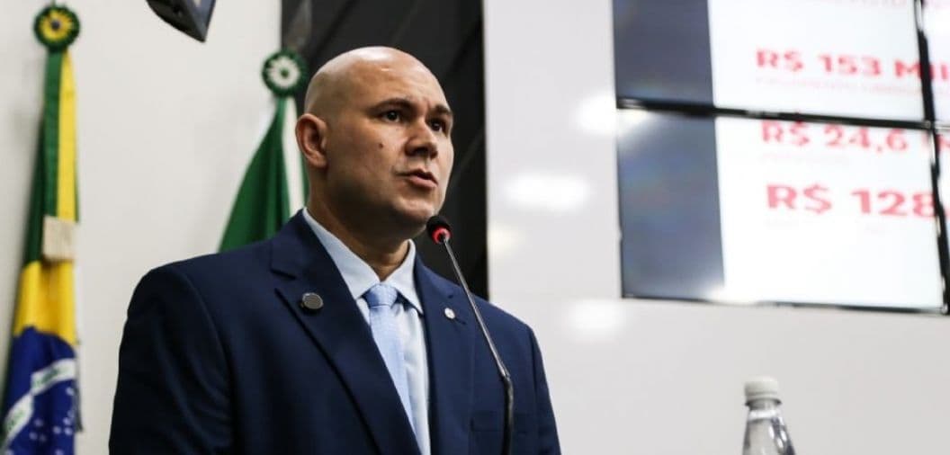 A menos de dois meses da eleição, Abilio Brunini ainda não decidiu se deixará Prefeitura para fazer campanha a Samantha